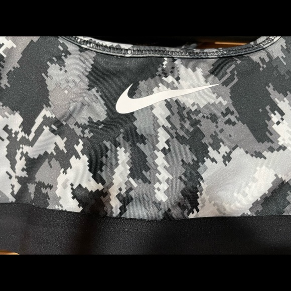 Nike women’s size small black and white digital pattern - Picture 2 of 4
